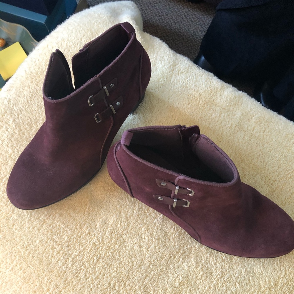 Women’s size 10 shoes and boots.